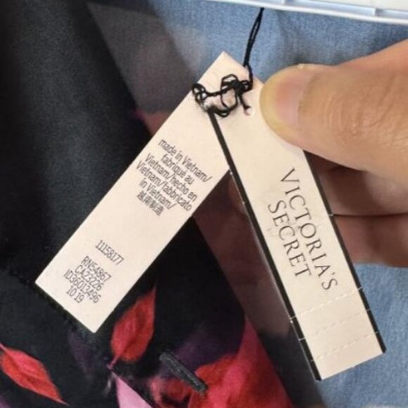 Victoria's Secret black and red floral one piece pajama top size L NWT - Picture 8 of 8